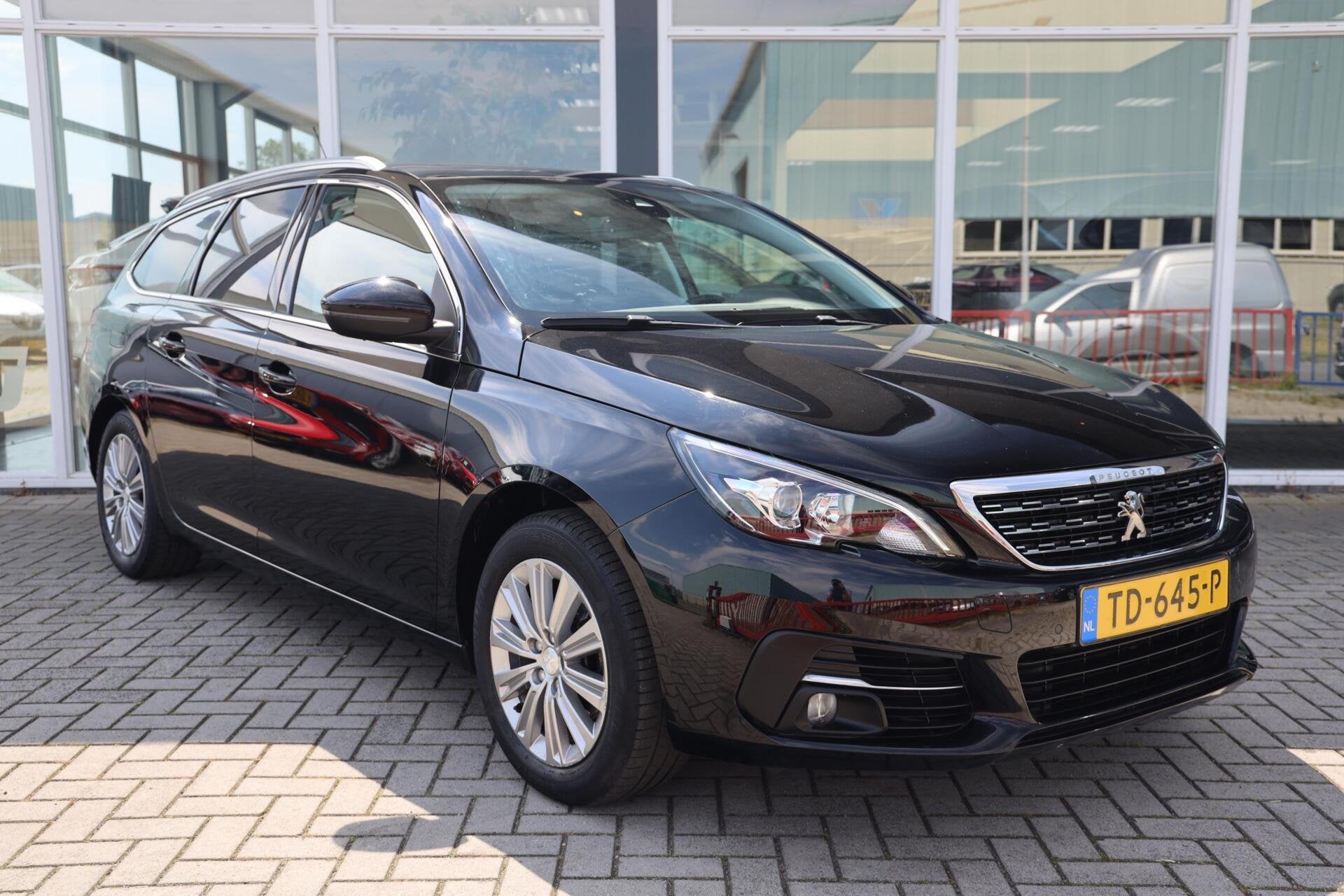 Peugeot 308 SW 1.2 PureTech Blue Lease Premium|Cruise contro, Voorwielaandrijving, Gebruikt, Euro 6, 1199 cc