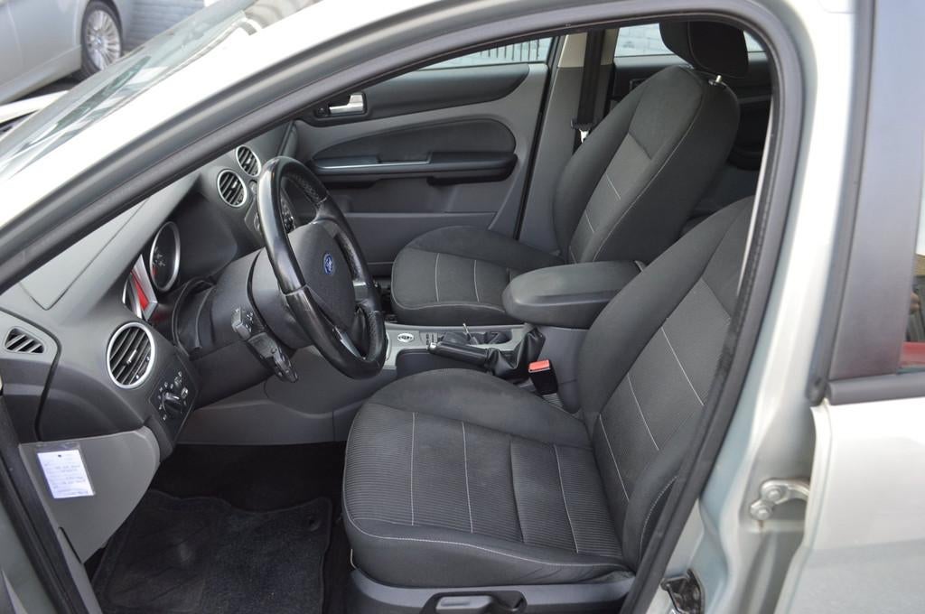 Ford Focus Wagon 1.8 Limited Airco Navi 5Drs PDC Sport Trekh, Euro 5, Gebruikt, 4 cilinders, Bruin