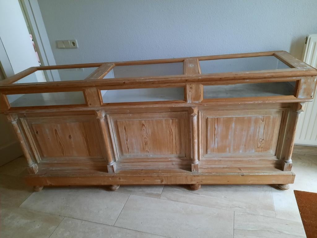 Antieke houten vitrinekast/ toonbank, Ophalen