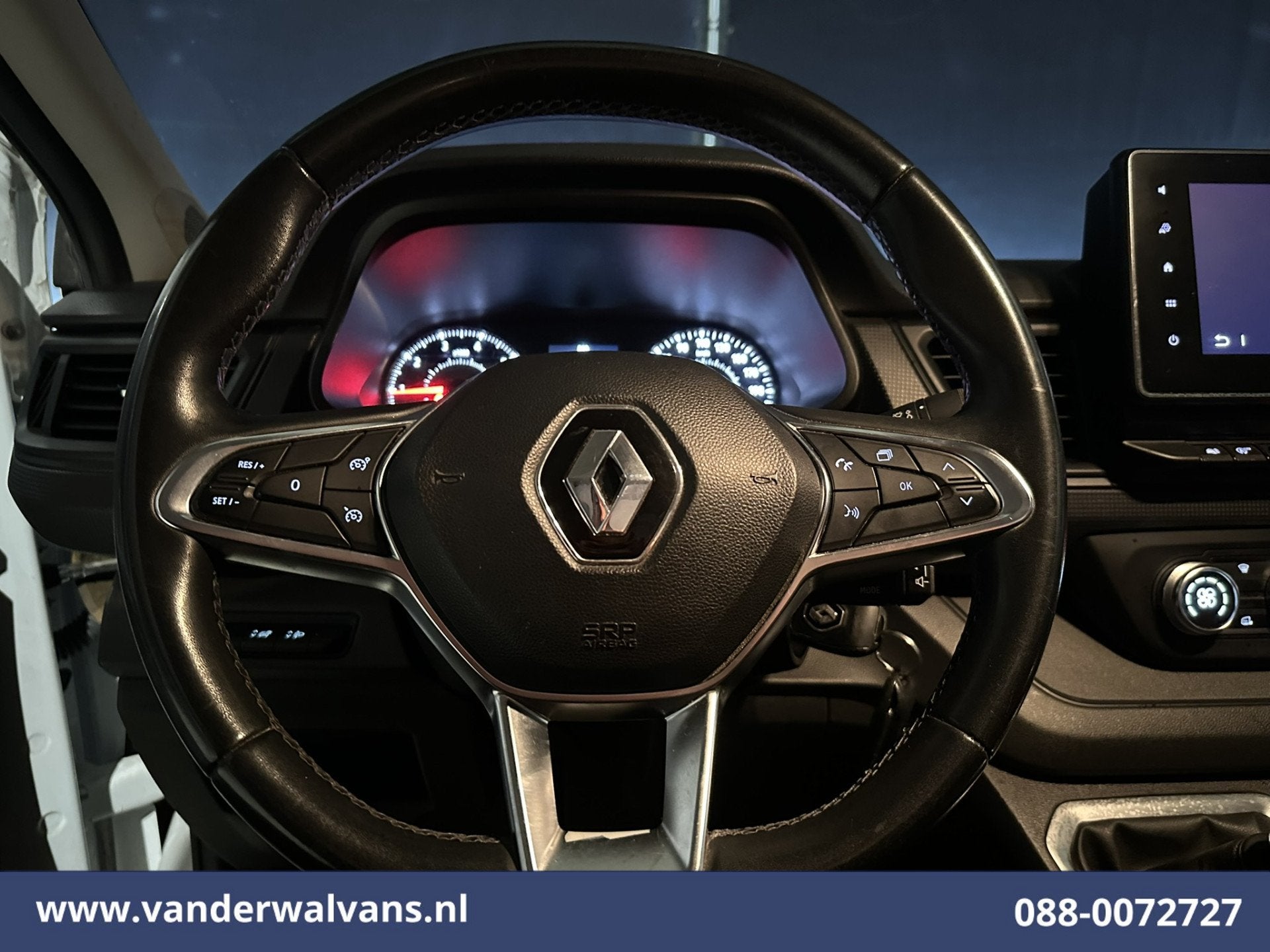 Renault Trafic 2.0 dCi 131pk L2H1 Euro6 Airco | Navigatie |, Auto's, Voorwielaandrijving, Dealer onderhouden, Stof, Gebruikt