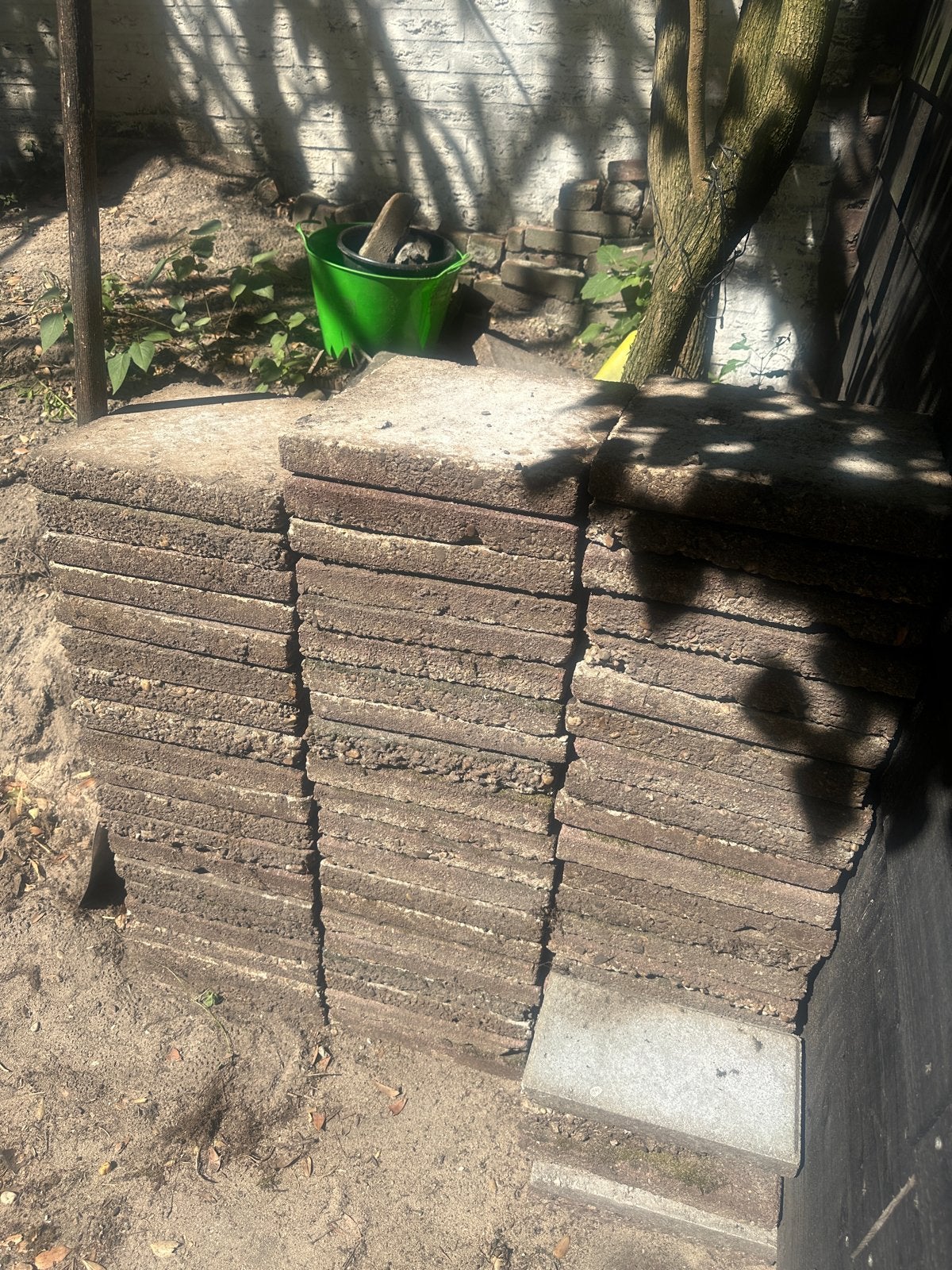 Gratis stoeptegels ophalen (ca. 65 stuks), Tuin en Terras, Ophalen, Gebruikt, 10 m² of meer, Beton