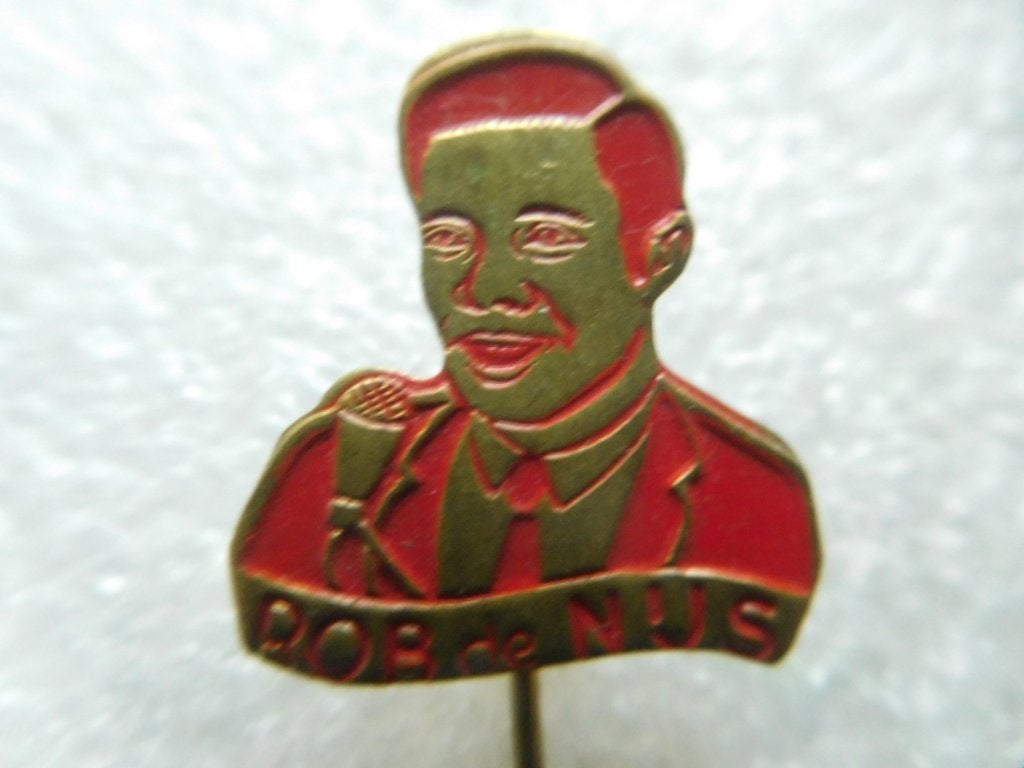 speldje Rob de Nijs rood, Ophalen of Verzenden, Zo goed als nieuw, Overige onderwerpen