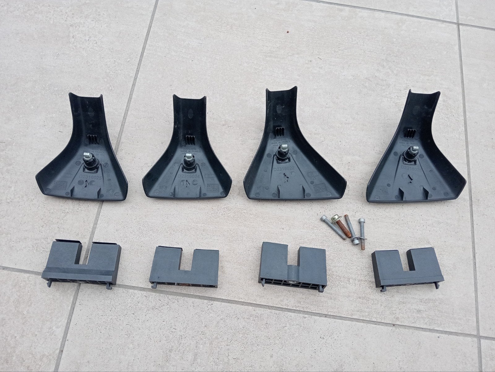 Peugeot 5008 dakdrager voetjes en afdekkappen, Auto diversen, Dakdragers, Ophalen, Zo goed als nieuw