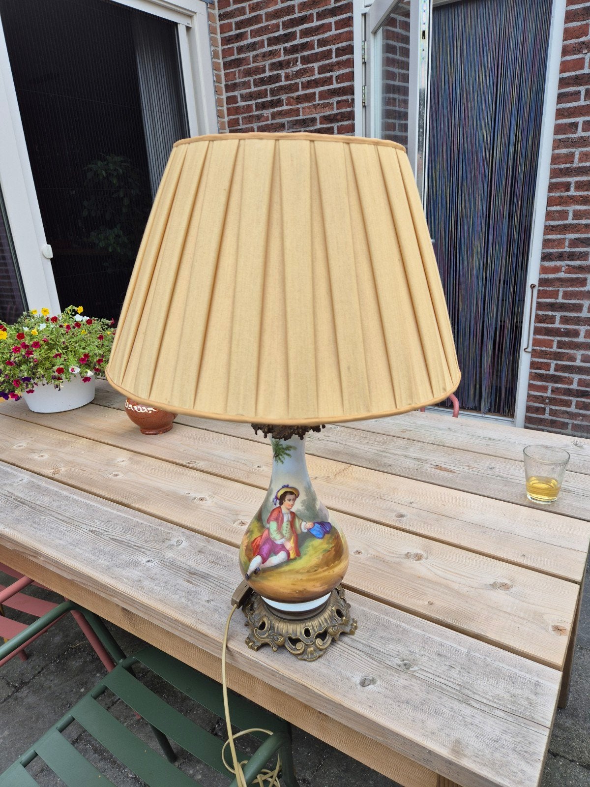 Antieke porseleinen tafellamp met stoffen kap, Antiek en Kunst, Antiek | Lampen, Ophalen of Verzenden