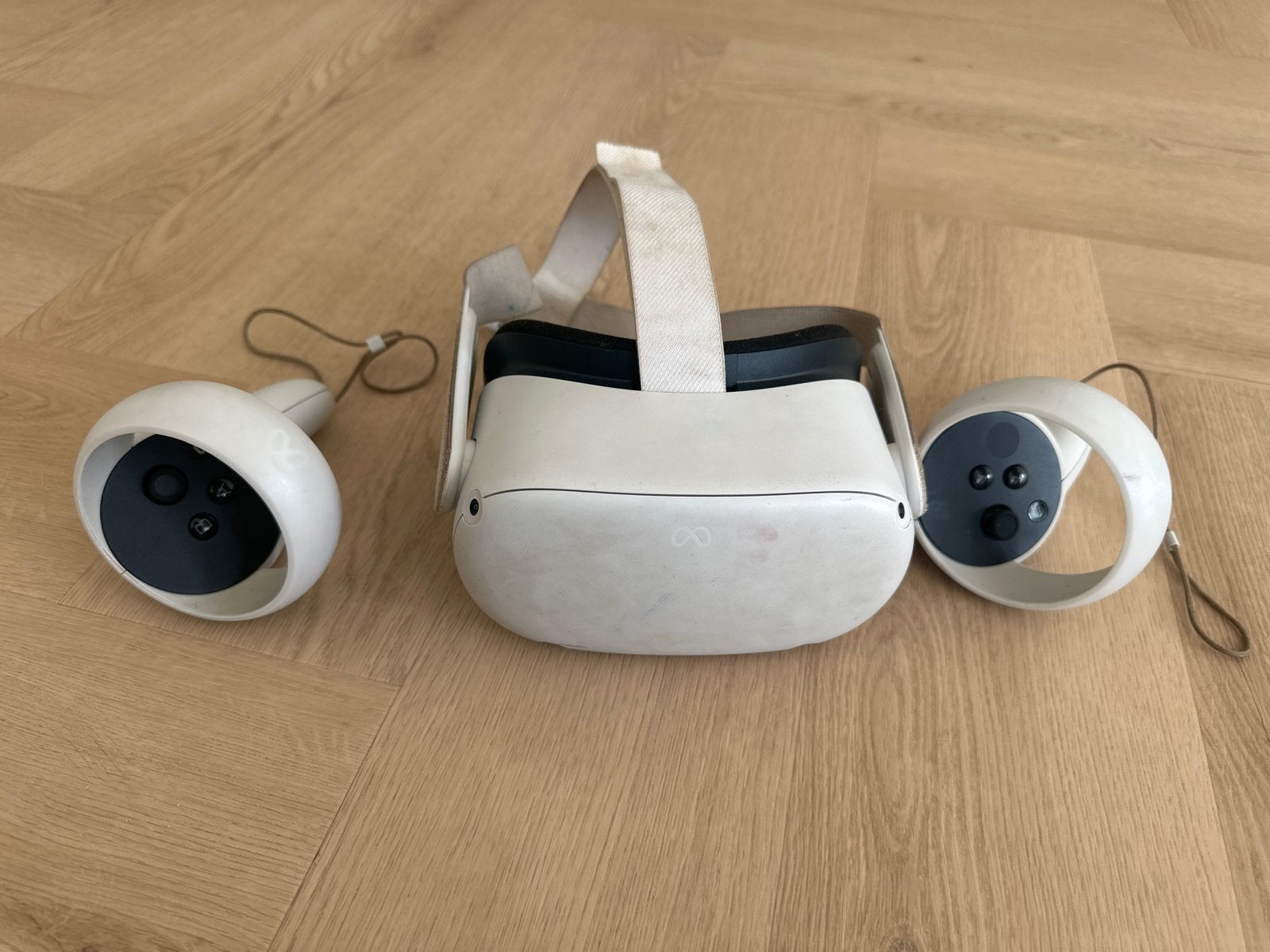 Meta Quest 2 VR-bril met controllers, Spelcomputers en Games, Virtual Reality, Ophalen, Gebruikt, VR-bril, Overige platformen