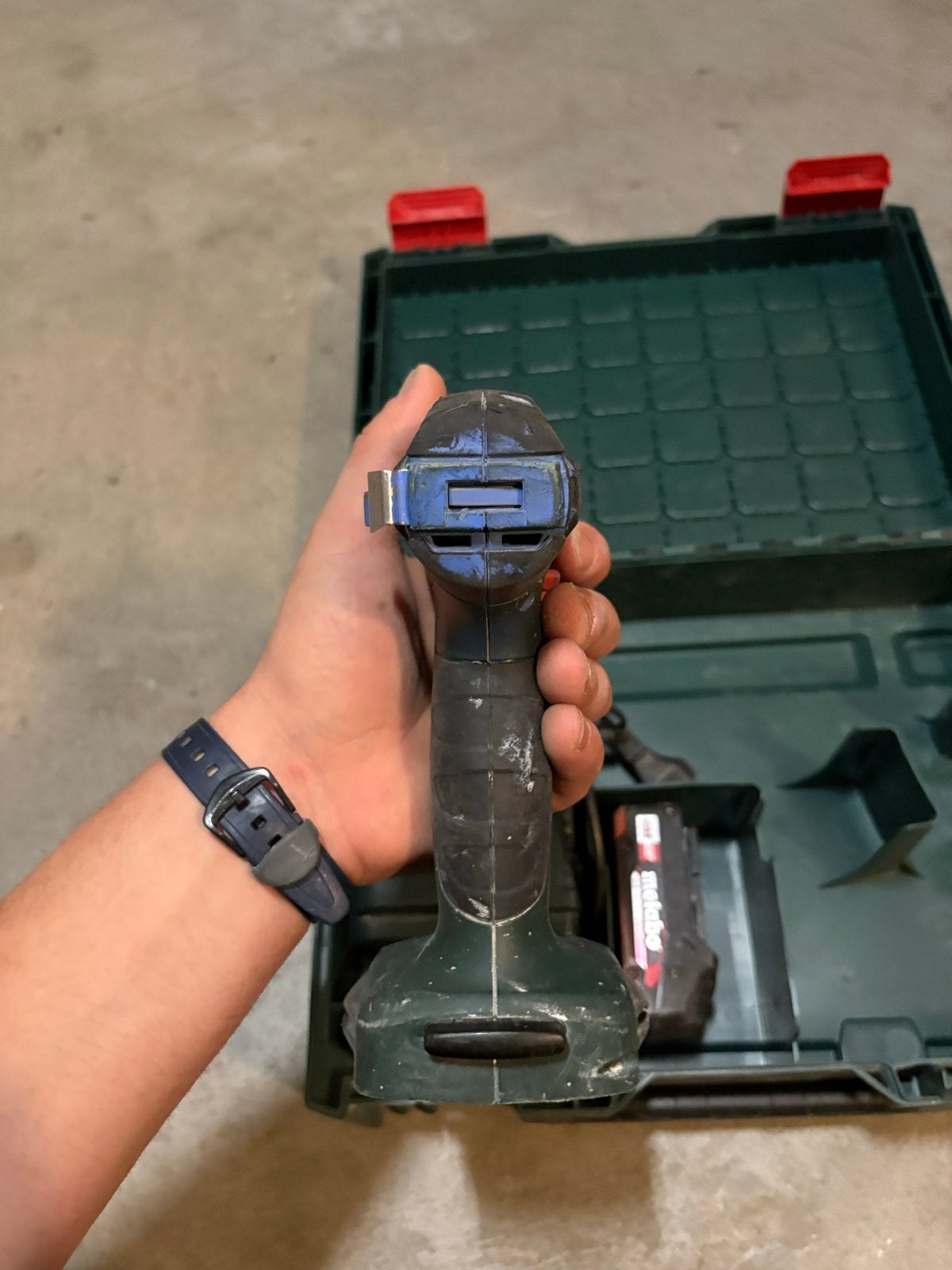 Foto 7 van Metabo accuboormachine met lader en 2 accu's in koffer
