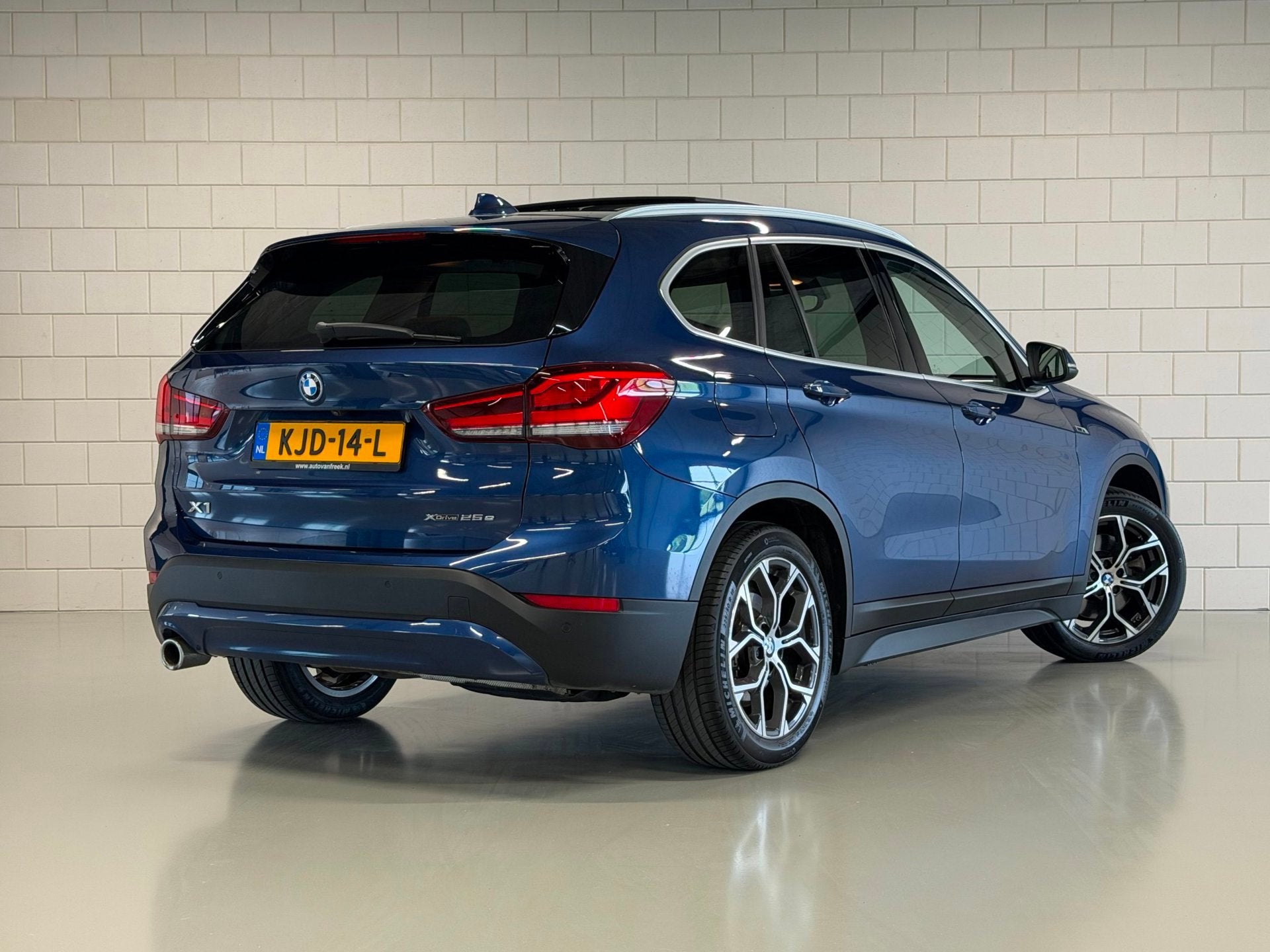 BMW X1 XDrive25e High Executive | PANO | 1E EIG | DEALER | L, Auto's, 8 kWh, Gebruikt, Blauw, Vierwielaandrijving