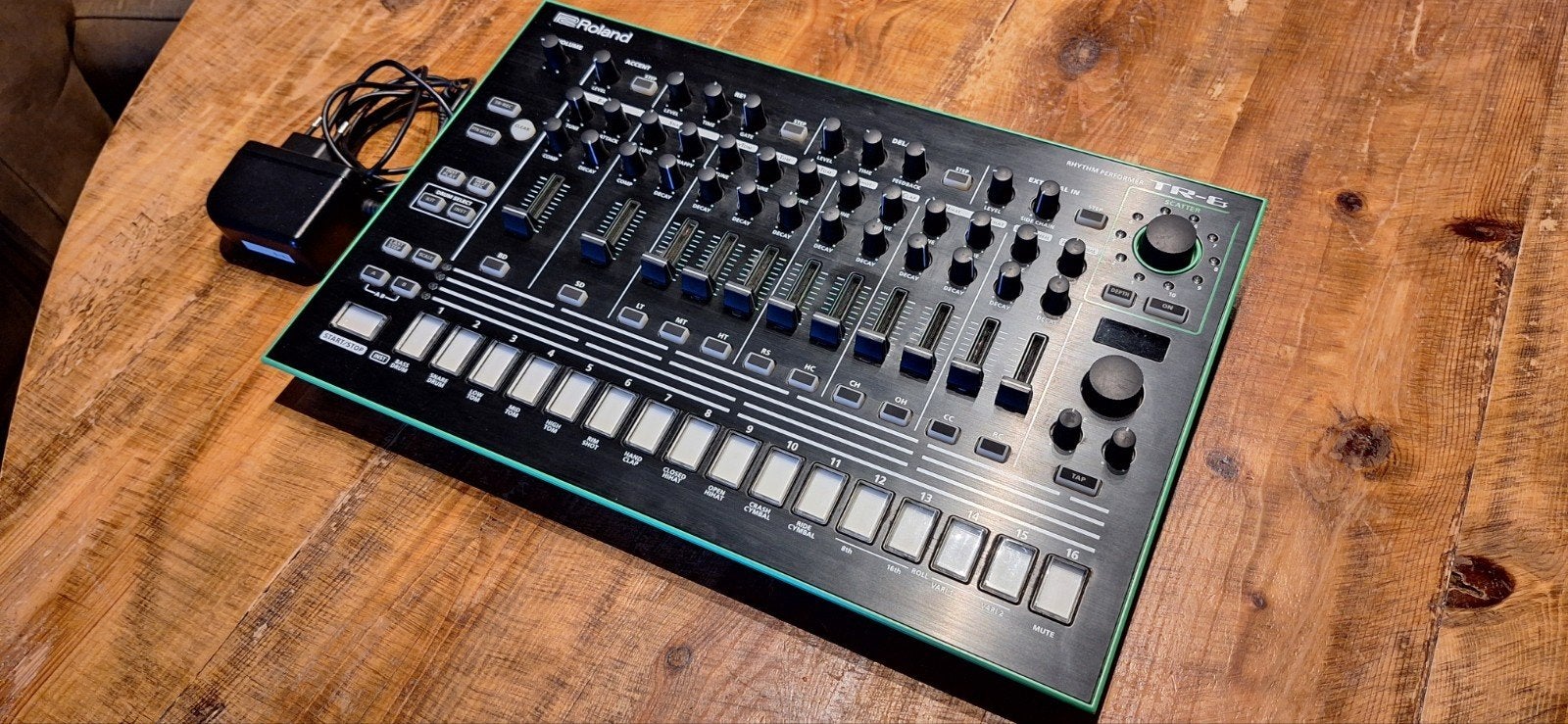Roland TR-8, Muziek en Instrumenten, Roland, Zo goed als nieuw, Met midi-aansluiting, Overige aantallen