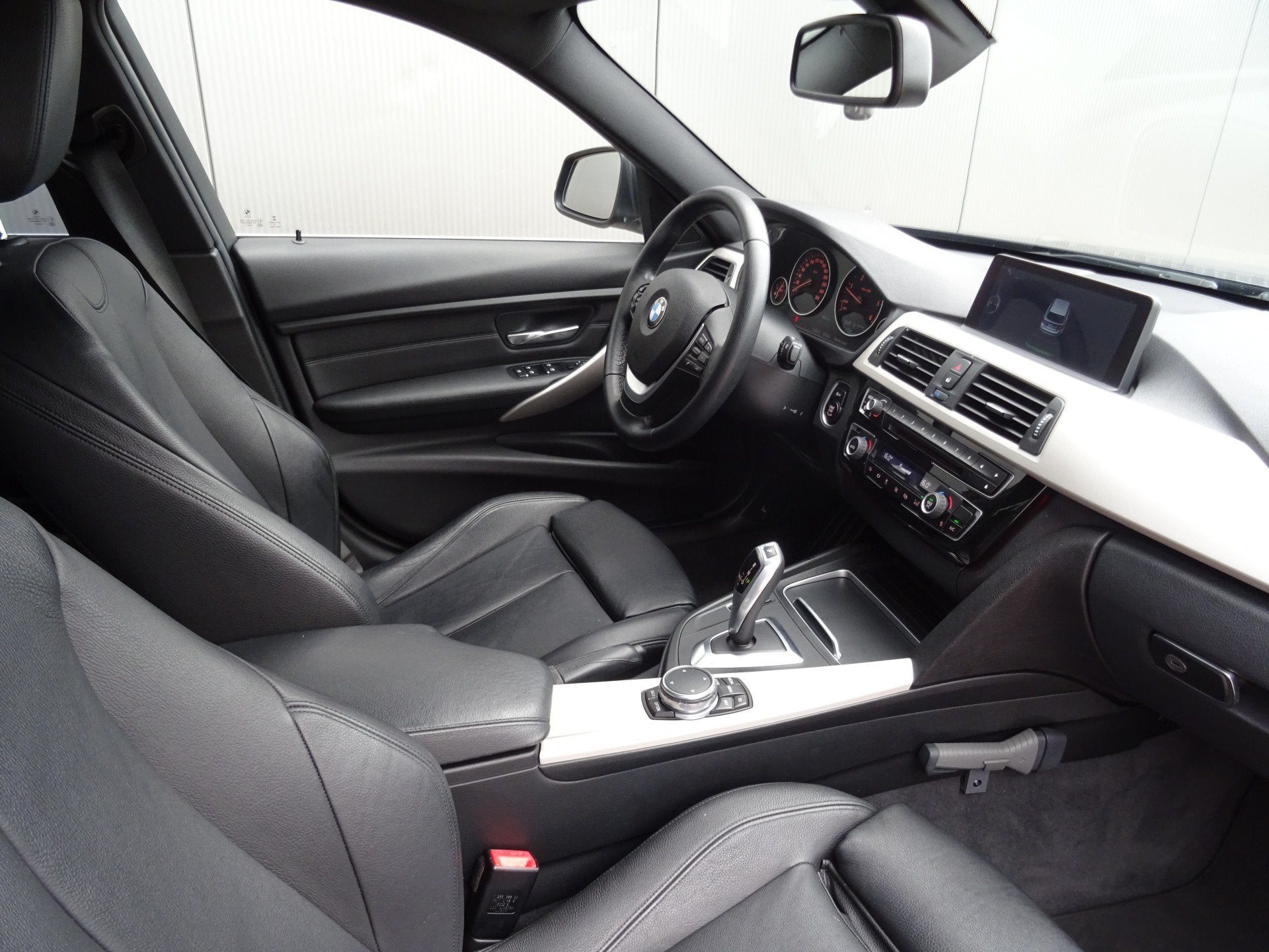 BMW 3 Serie Touring 320d EDE Corporate Lease Essential * LEE, Automaat, 745 kg, Achterwielaandrijving, Euro 6