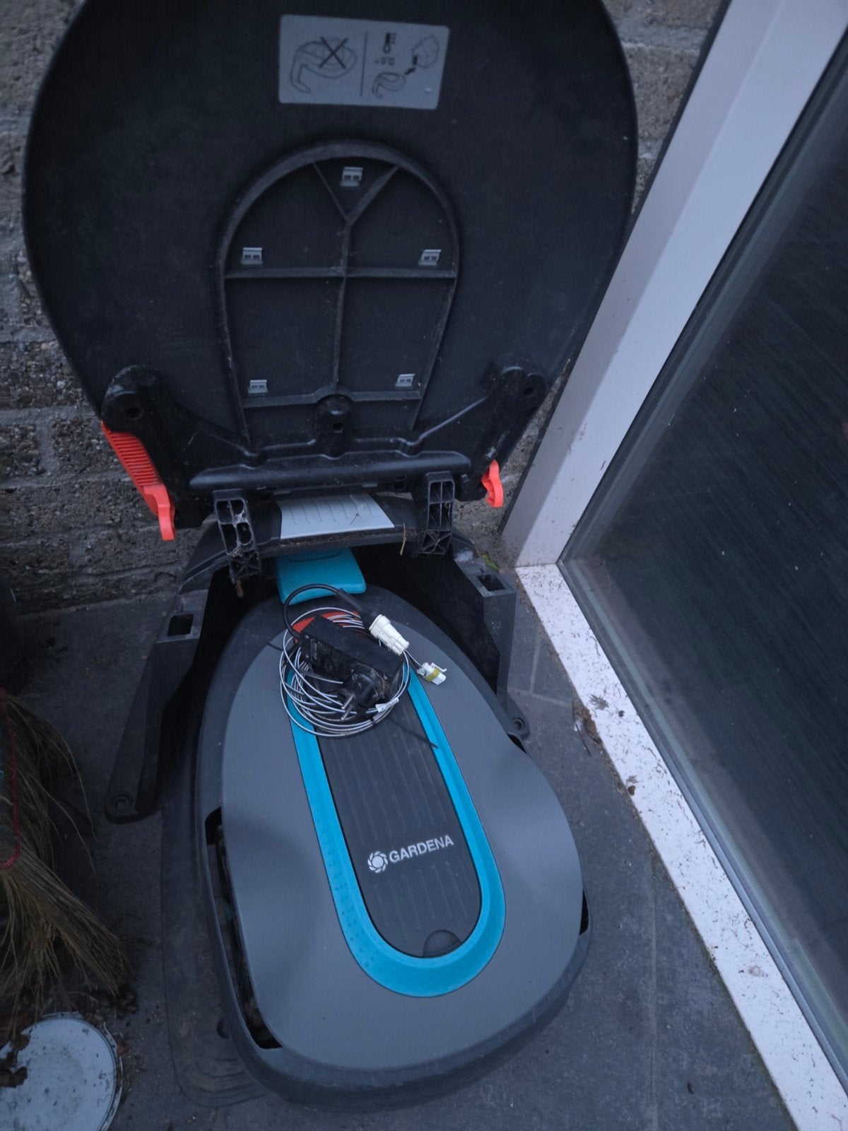 Gardena Sileno City 250 Robotmaaier - Goede staat, Tuin en Terras, Cirkelmaaier, Gebruikt, Minder dan 30 cm, Accu-grasmaaier