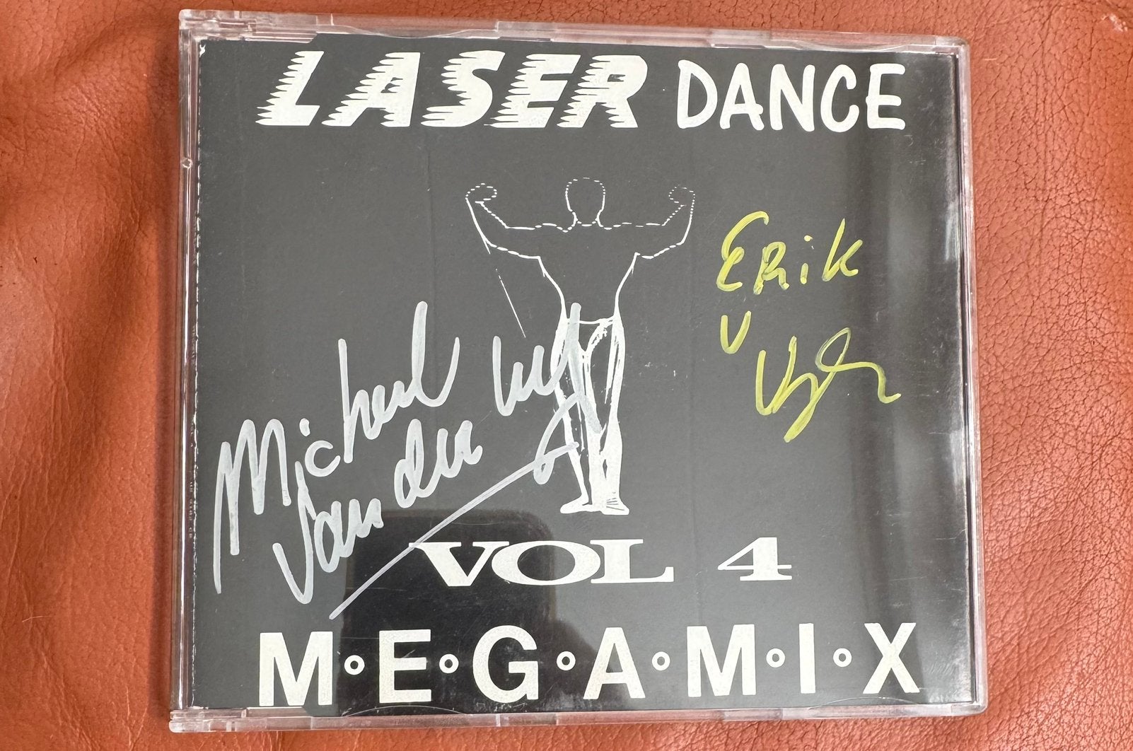 Laserdance Mega Mix Vol:4 orgineel getekend Erik v V&Michiel, Ophalen of Verzenden, Zo goed als nieuw, Overige typen