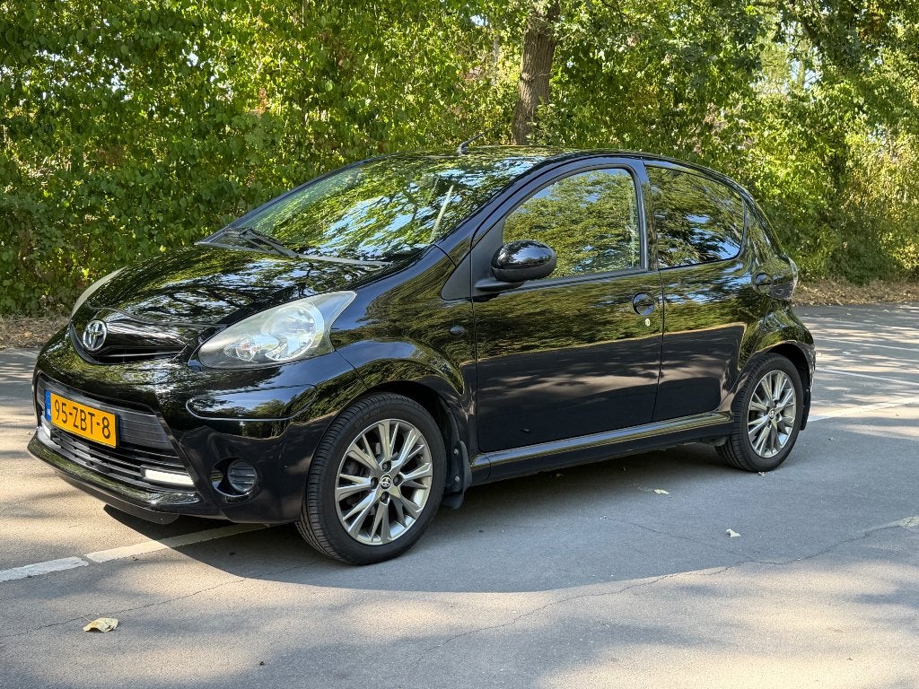Toyota Aygo 2012 Zwart lage kmstand, Voorwielaandrijving, Stof, 4 stoelen, Origineel Nederlands