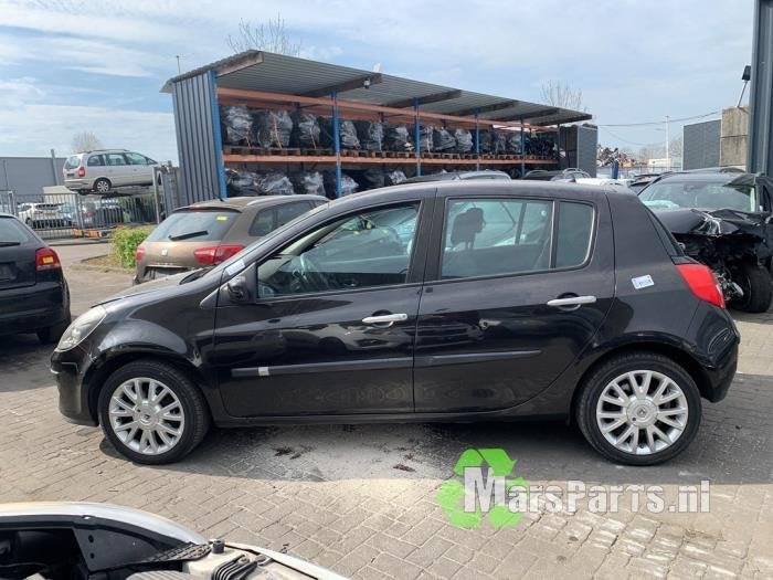 Stijl midden-links van een Renault Clio (NV676), Gebruikt, -, Renault, -