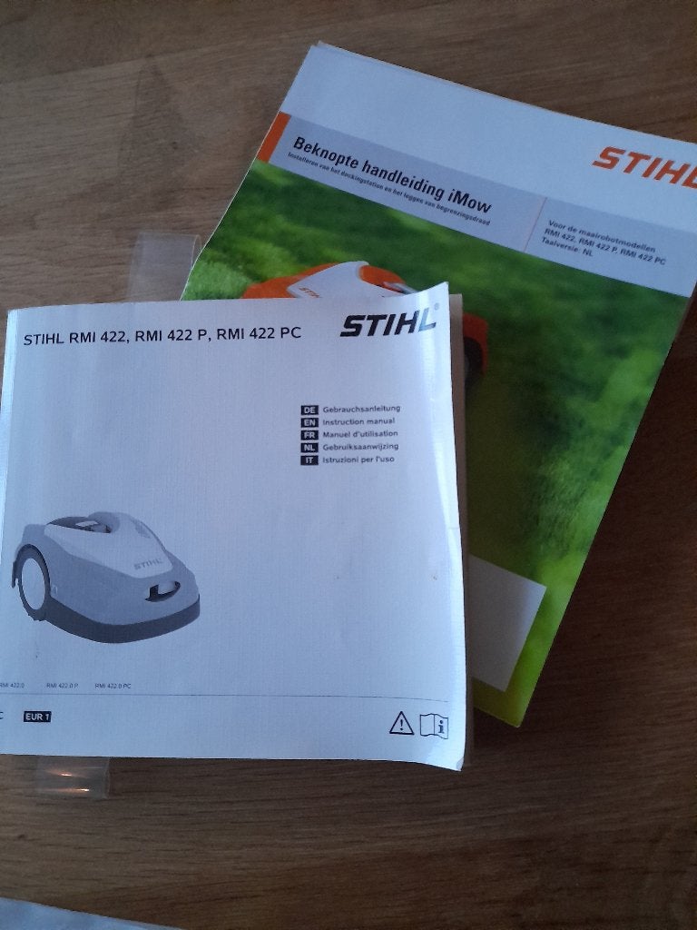 Te koop robotmaaier, Tuin en Terras, Robotmaaiers, Ophalen, Gebruikt, STIHL, Met regensensor