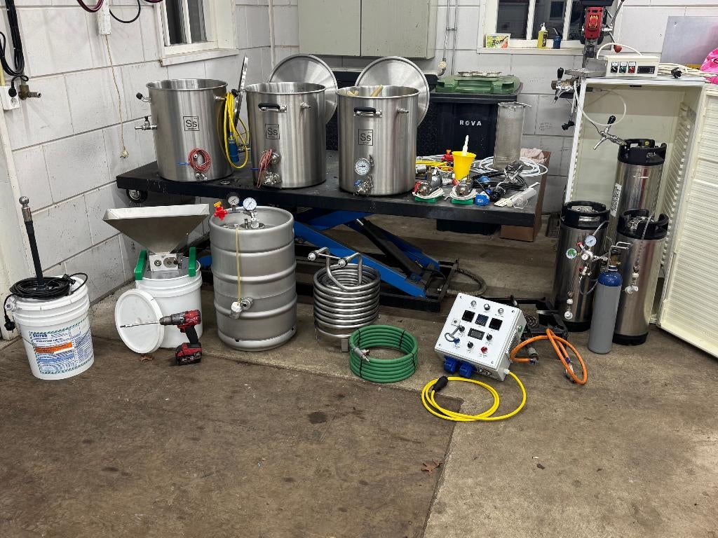 complete bier brouw installatie (bierbrouwerij schrootmolen), Ophalen, Zo goed als nieuw
