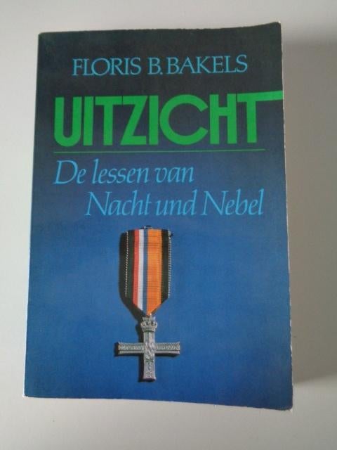 13888-10-3 : Uitzicht, de lessen van Nacht und Nebel. CE, Boeken, Ophalen of Verzenden, Tweede Wereldoorlog, Gelezen, Overige onderwerpen
