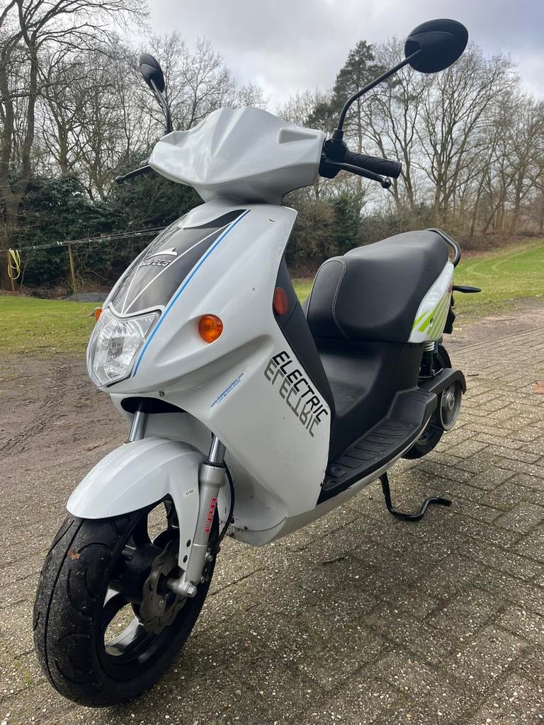 Govecs e scooter, Elektrisch, Zo goed als nieuw, Ophalen, Overige merken