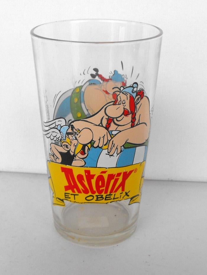 Asterix en Obelix Glas 2000 Knuffelen samen, Ophalen of Verzenden, Asterix en Obelix, Zo goed als nieuw, Gebruiksvoorwerp