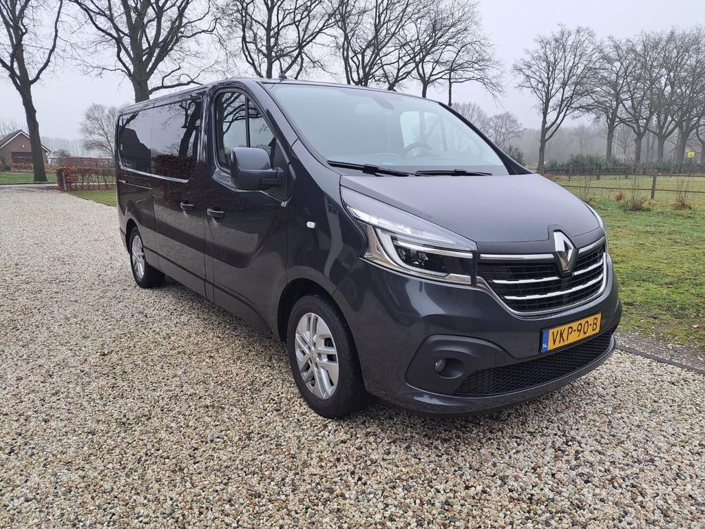 Renault Trafic 2021 (automaat)), L2H1. Rolstoelbus, 13 km/l, 145 pk, Stof, Zwart