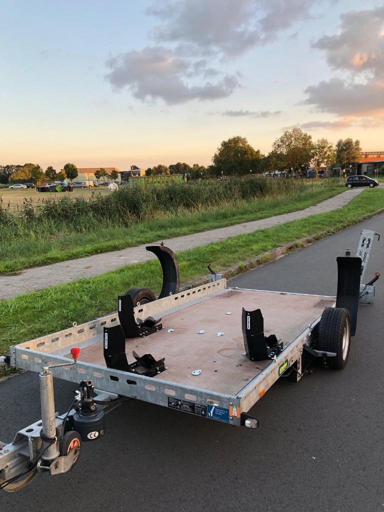 hydraulisch verlaagbare motoraanhanger | 3 (grote) motoren, Ophalen, Zo goed als nieuw