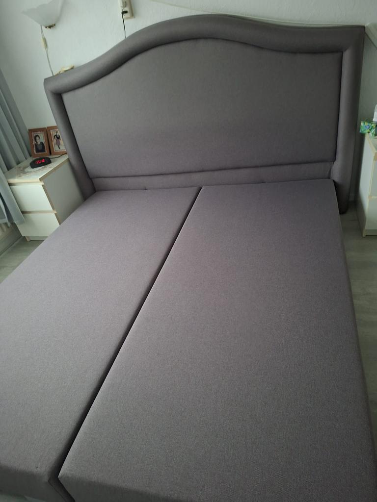 Mooie grijze boxspring GRATIS, Huis en Inrichting, Slaapkamer | Boxsprings, Ophalen, Tweepersoons, Zo goed als nieuw, 180 cm