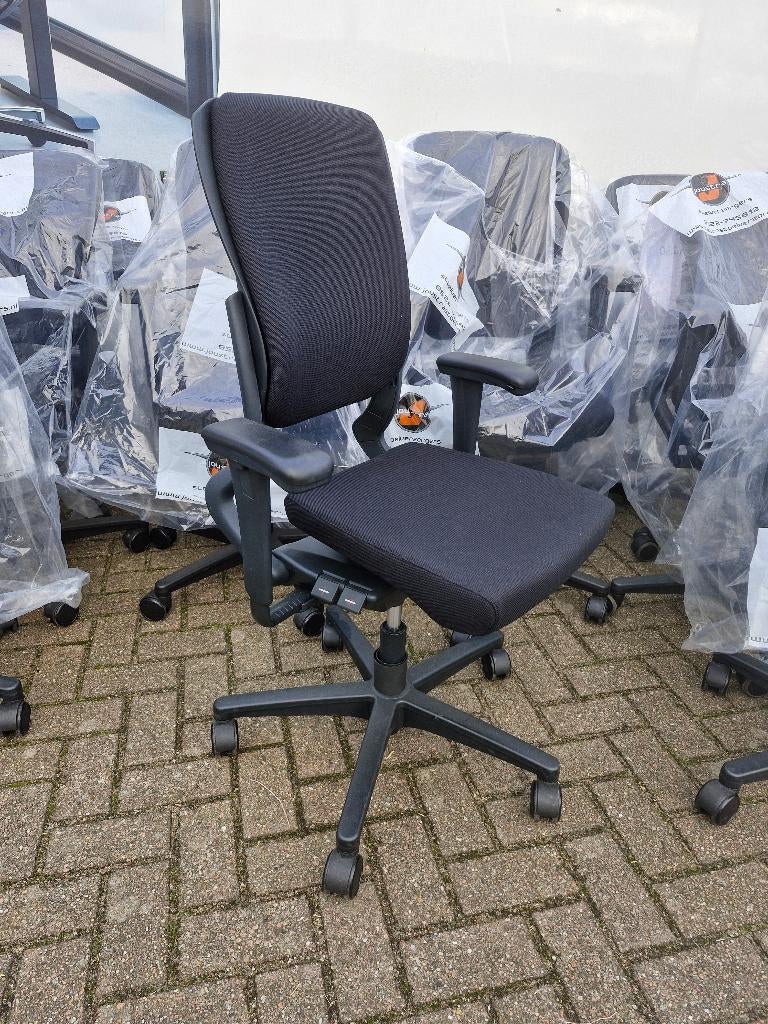 Ahrend 230 bureaustoelen, hoge rugleuning, nieuwe stof zwart, Kofferen 60, Zwart, Ophalen of Verzenden, Zo goed als nieuw