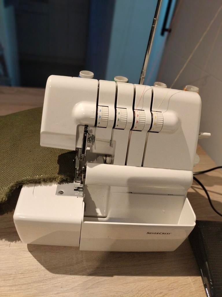 Lockmachine  gereserveerd. Voor Dorien, Ophalen of Verzenden, Zo goed als nieuw, Lockmachine, Overige merken