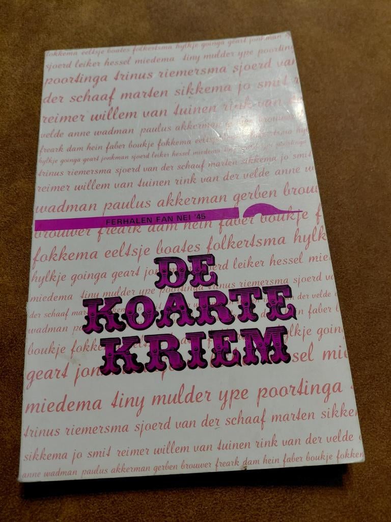 De Koarte Krie: Friese verhalenbundel, Ophalen of Verzenden, Gelezen, Diverse auteurs, Nederland