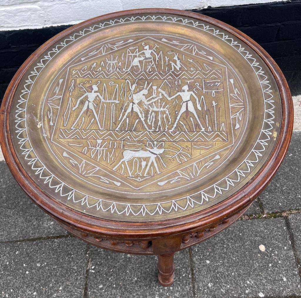 bijzonder leuk bijzettafeltje met los metalen blad hg 48 cm, Huis en Inrichting, Tafels | Bijzettafels, 45 tot 60 cm, Minder dan 55 cm