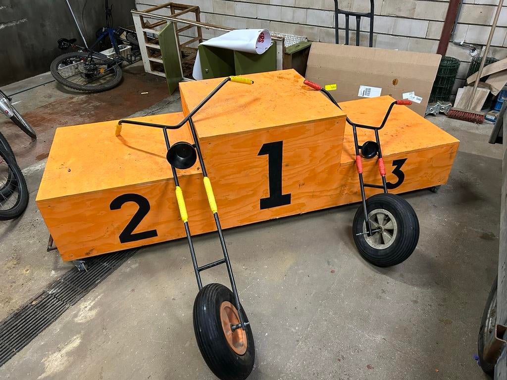 Carnavalsoptocht: 14 Biker sturen & Ere Podium met Wielen, Ophalen, Gebruikt, Versiering
