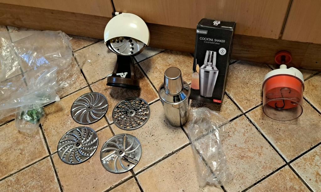 Te koo snijbonen snijder, cocktail shaker & uien versnippera, Huis en Inrichting, Keuken | Keukenbenodigdheden, Ophalen of Verzenden