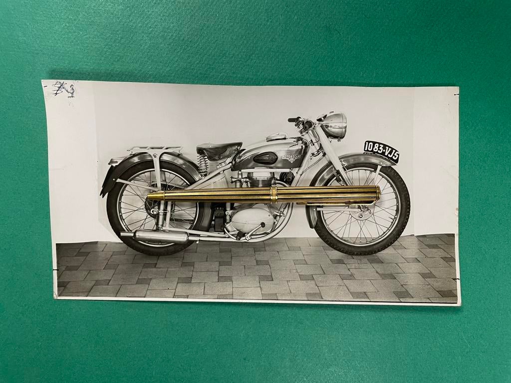 Motobécane Motorcycle Persfoto 1948 FRA/NL (Origineel), Verzamelen, Foto, Ophalen of Verzenden, Zo goed als nieuw, 1940 tot 1960