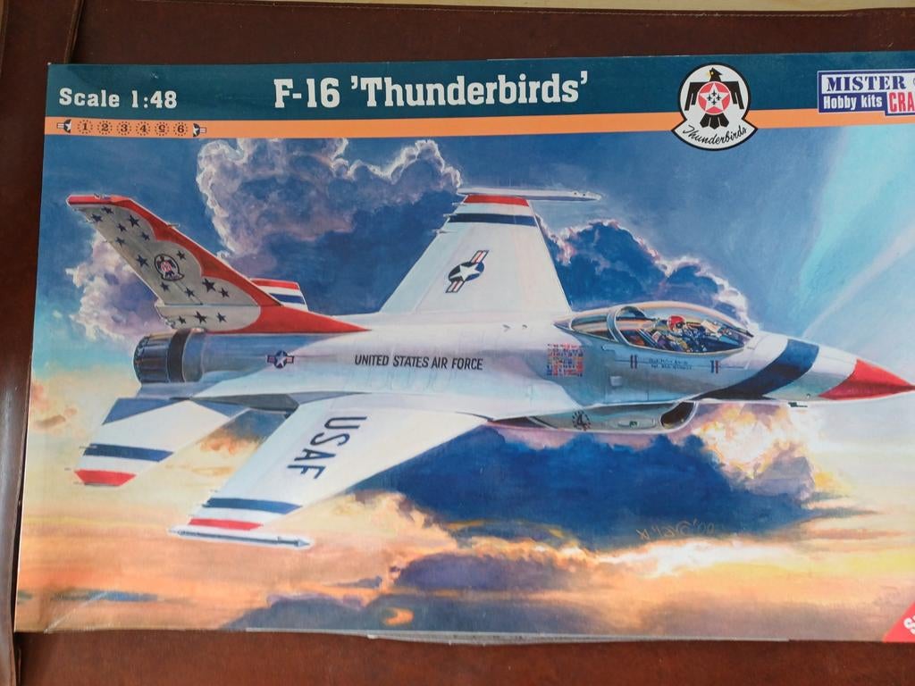 Plastic bouwmodel F 16 Thunderbirds 1/48, Ophalen of Verzenden, Nieuw, Groter dan 1:72, Overige merken