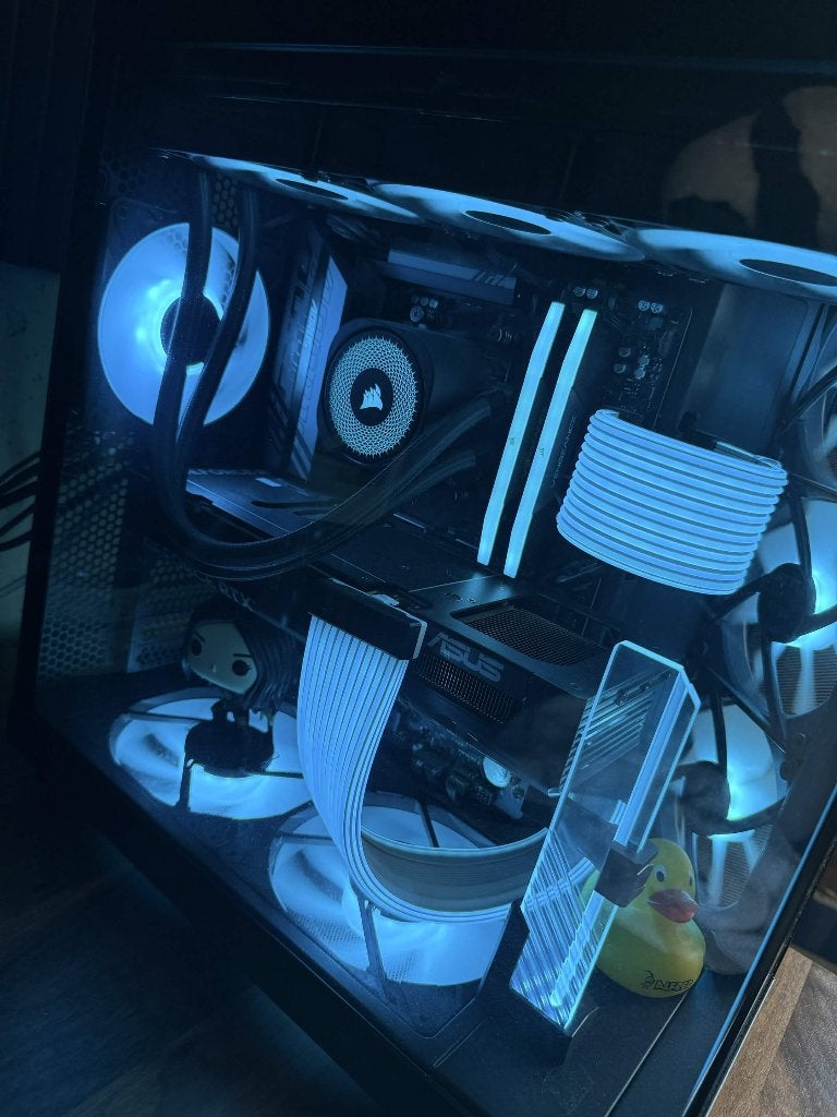 Gaming Computer. RTX 5070 TI , RYZEN 7 9800X3D, Ophalen, 5 TB, 32 GB, Zelf gebouwde pc