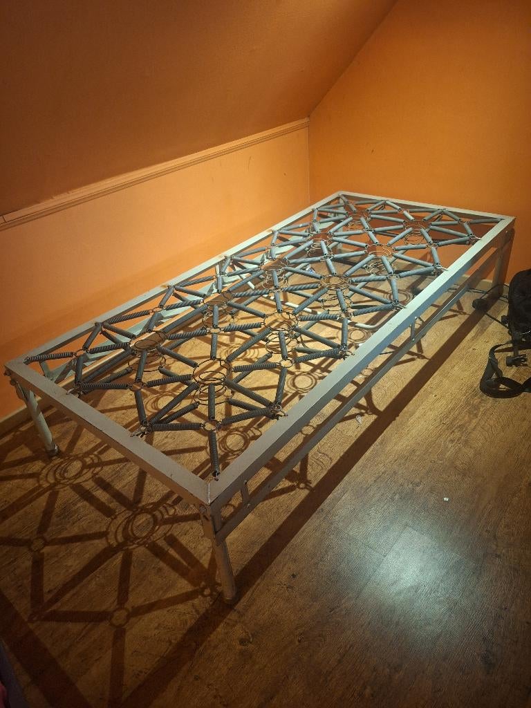 Zeer oud metalen ziekenhuisbed jaren 20, Ophalen