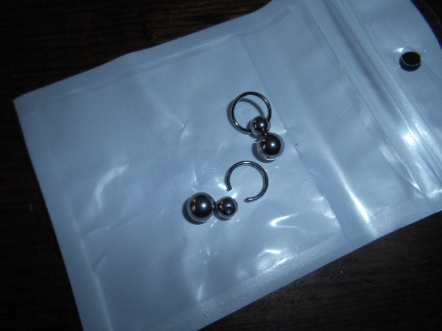 Piercing ring met 2 balletjes 1.2 mm bij 1.0 mm, Verzenden, Nieuw, Staal, Overige typen