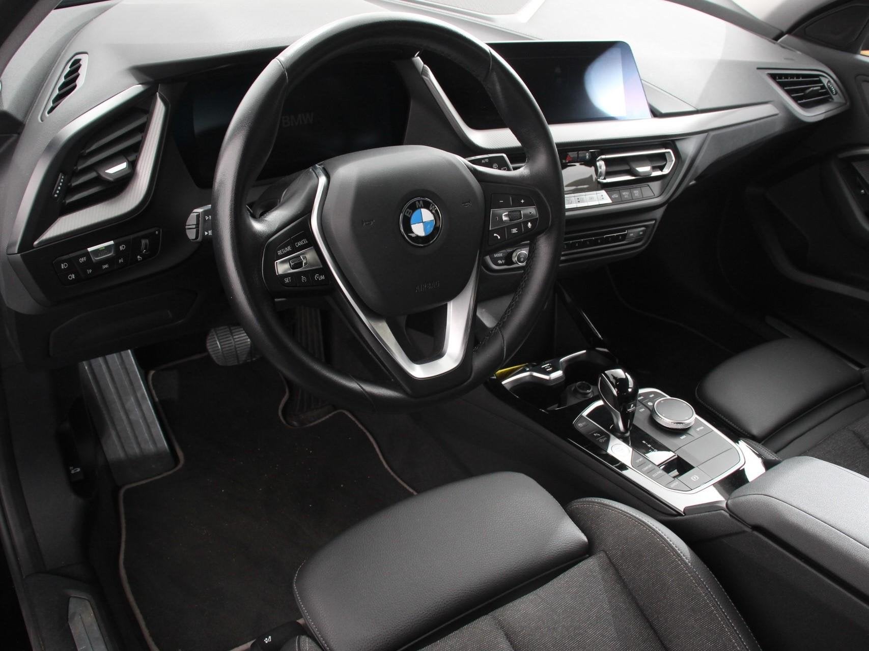 BMW 1 Serie 118i Automaat High Executive Navigatie Cruise Co, Auto's, BMW, 136 pk, Gebruikt, Zwart, Bedrijf