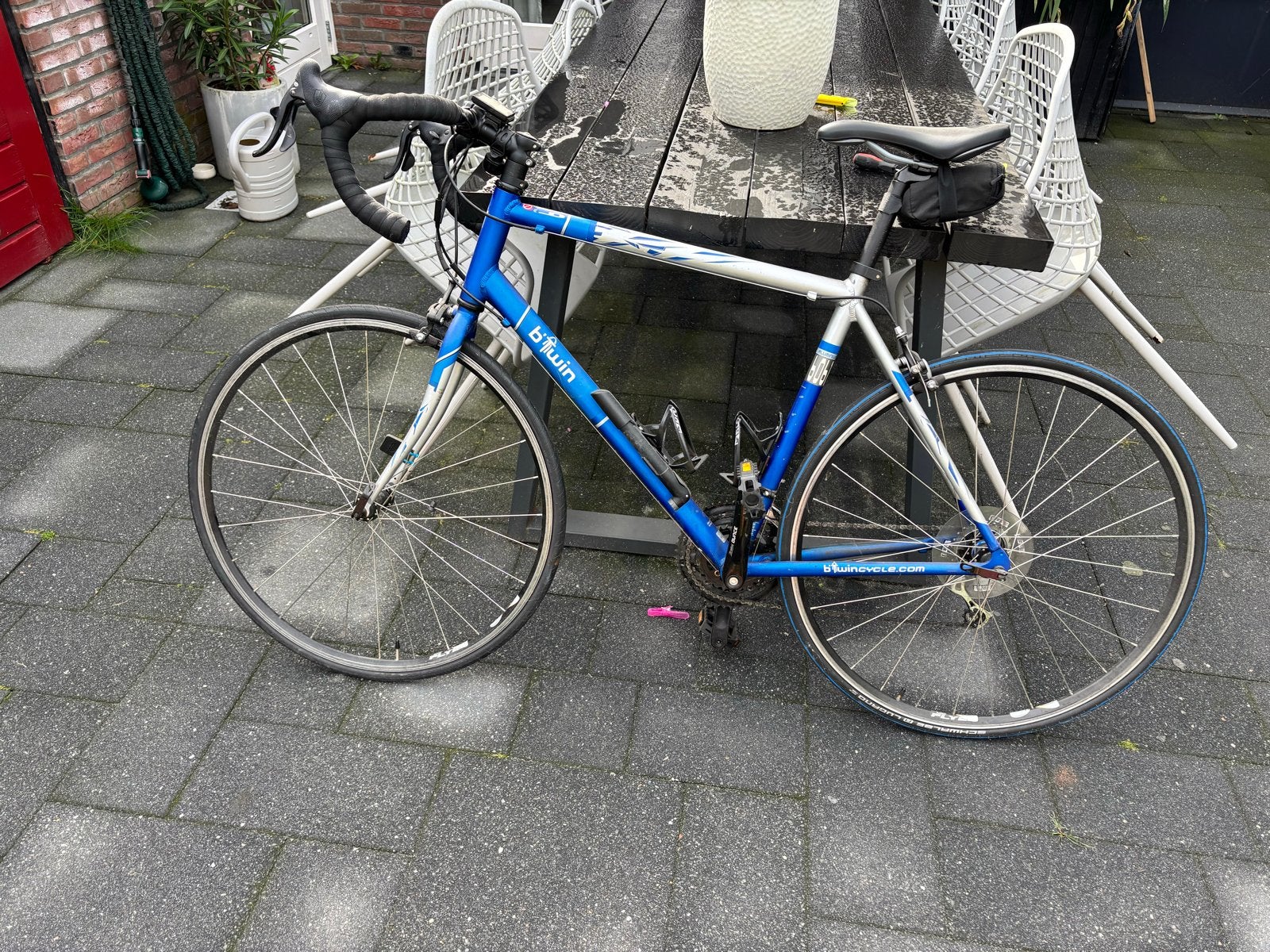 B'Twin racefiets, blauw/wit, goede staat, 28 inch, Gebruikt, 10 tot 15 versnellingen, Aluminium