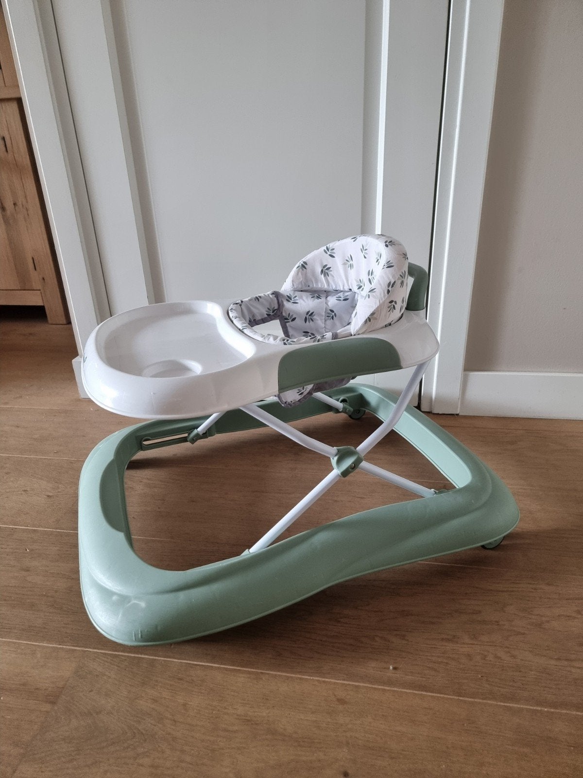 Qute Loopstoel Q-Cooper Herbal Groen met speelblad, Ophalen of Verzenden