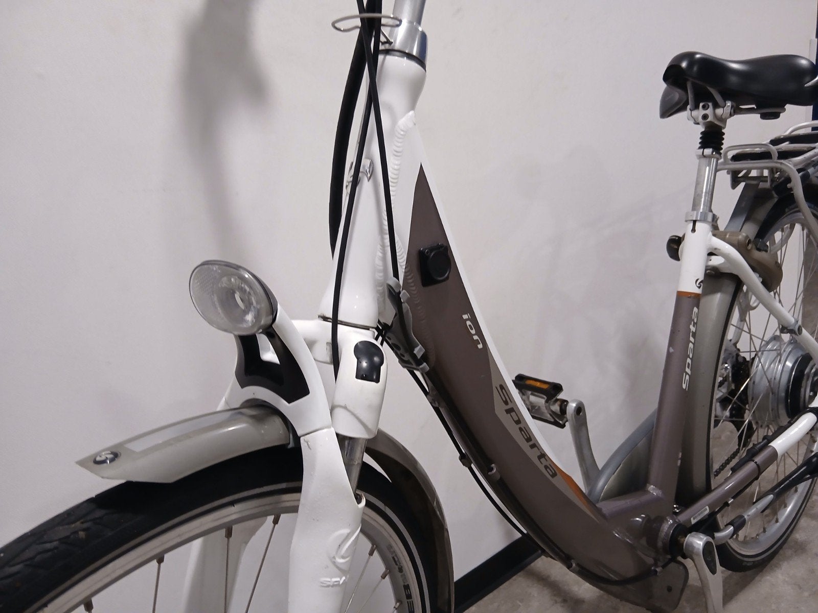 SPARTA ELEKTRISCHE DAMESFIETS IN GOEDE STAAT !, 47 tot 50 cm, Ophalen, Zo goed als nieuw