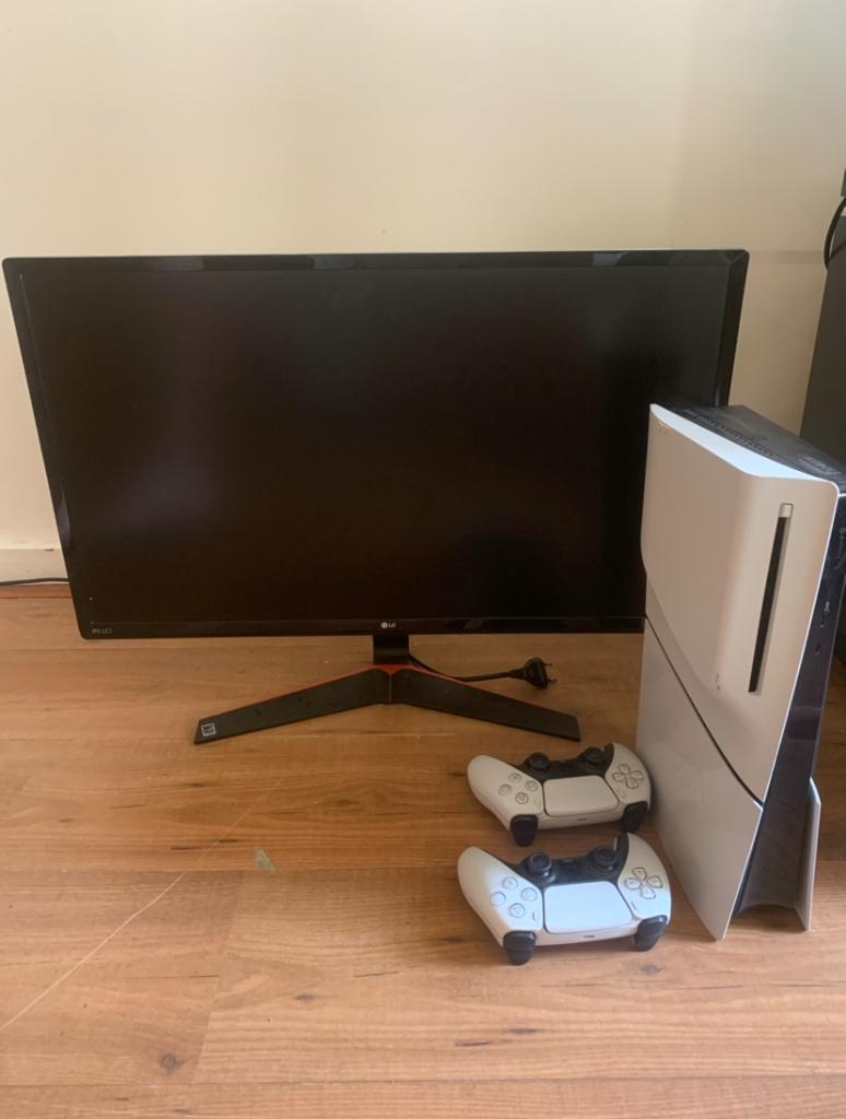 PS5 + 2 Controllers + Games – Direct Speelklaar – Monitor, Ophalen, Zo goed als nieuw, Playstation 5