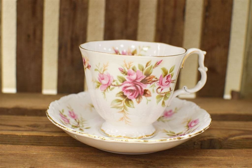 Royal Albert porseleinen kop en schotel 45348, Huis en Inrichting, Keuken | Servies, Gebruikt, Ophalen of Verzenden, Bord(en)