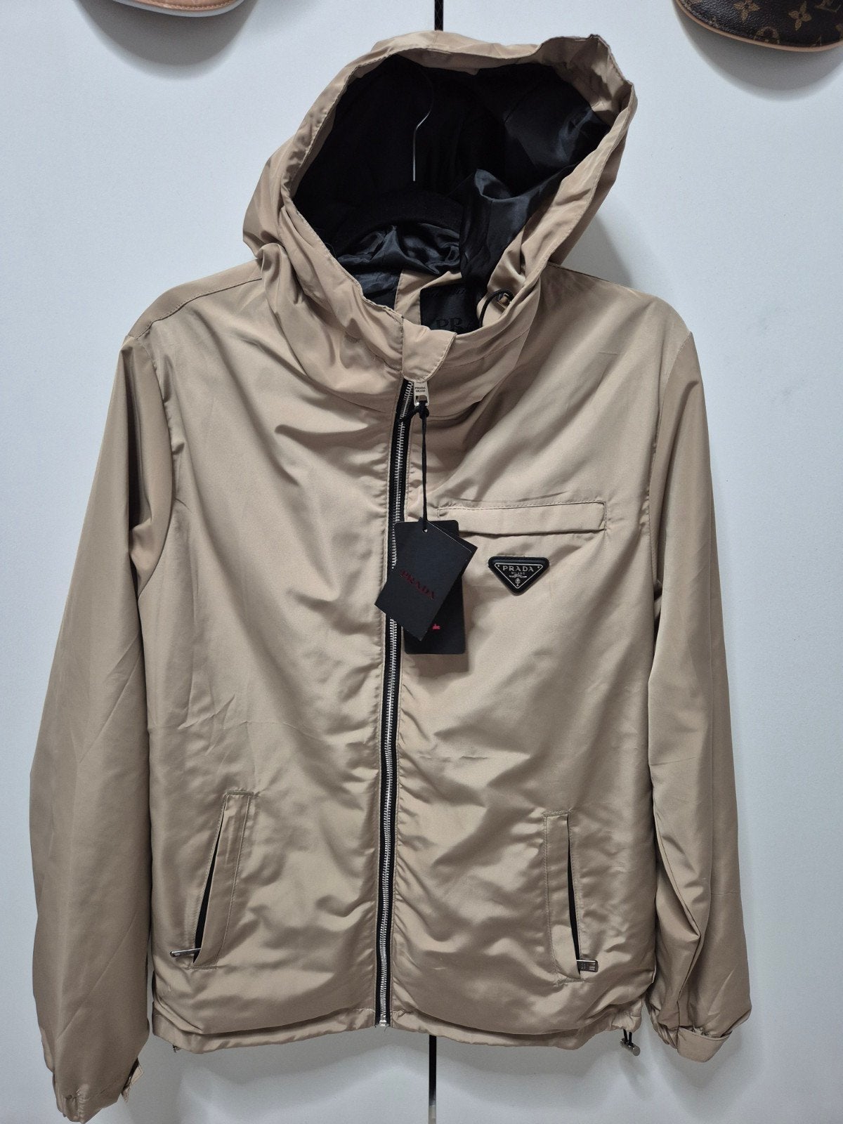 prada wind breaker  met nfc maat s en L, Kleding | Heren, Jassen | Zomer, Ophalen of Verzenden, Nieuw, Zwart