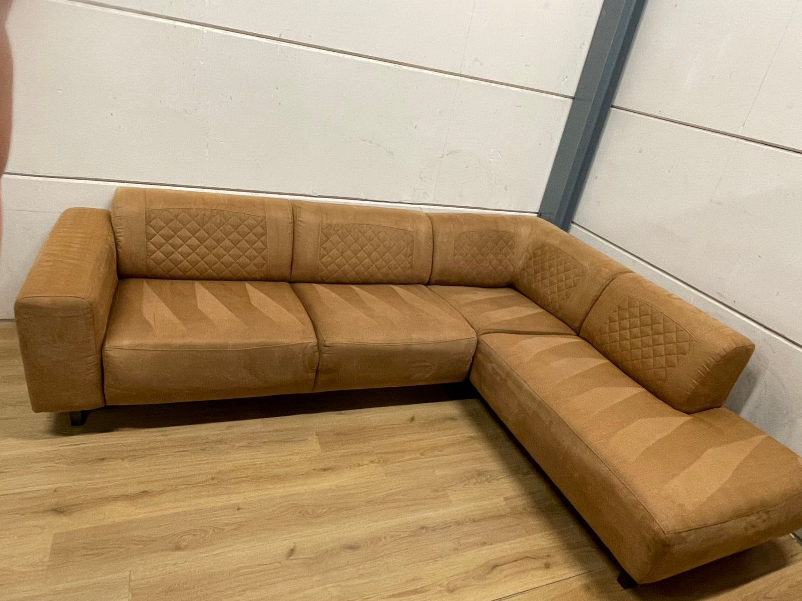 Mooie luxe suede cognac bruine hoekbank - GEREINIGD!!!