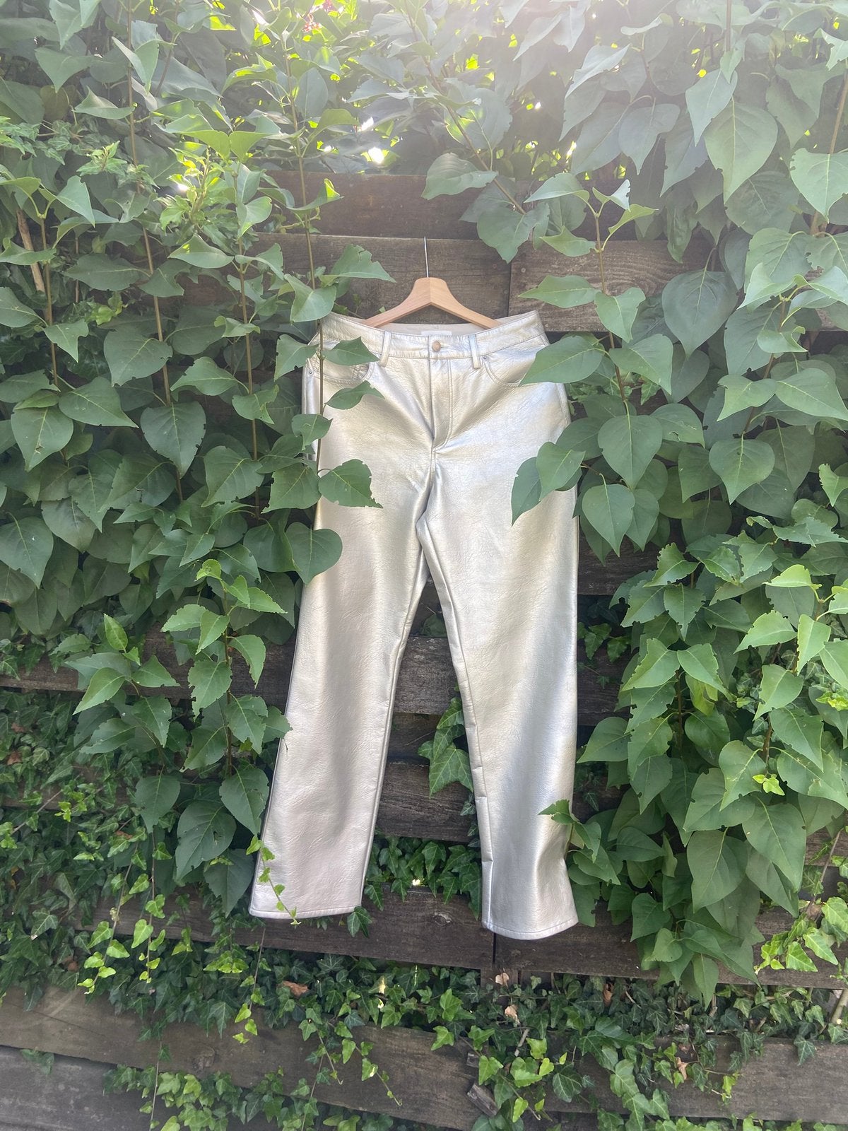 Zilverkleurige losse fit nep leren broek H&M maat 40, Ophalen of Verzenden, Zo goed als nieuw