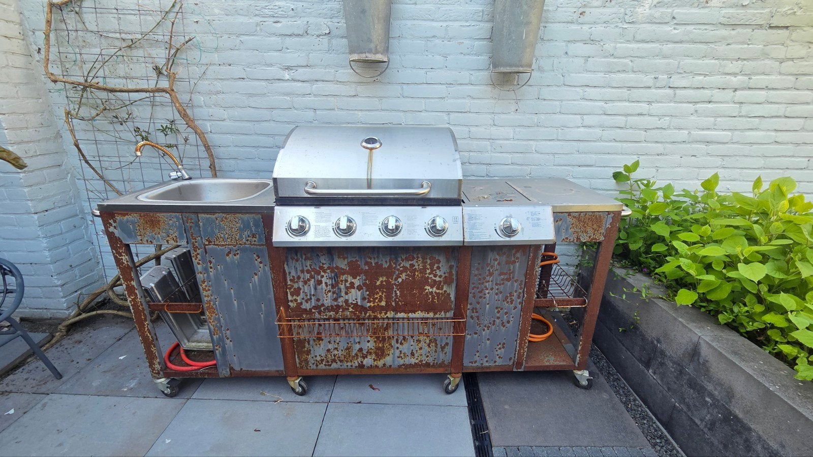 Buitenkeuken met BBQ en spoelbak, Ophalen, Gebruikt