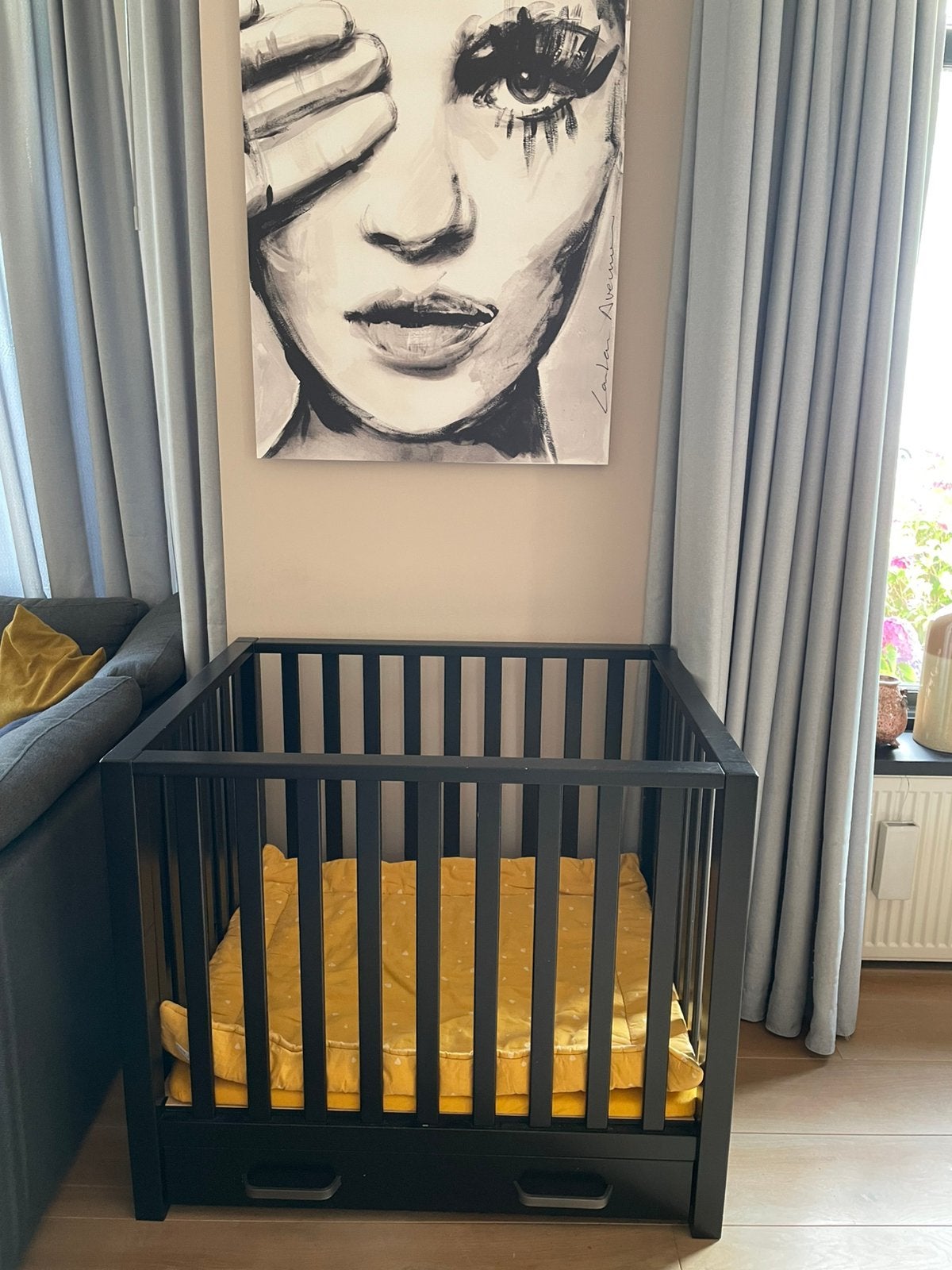 Nette zwarte box T.W.F Laura met matras en kleed, Ophalen, Gebruikt, Lade