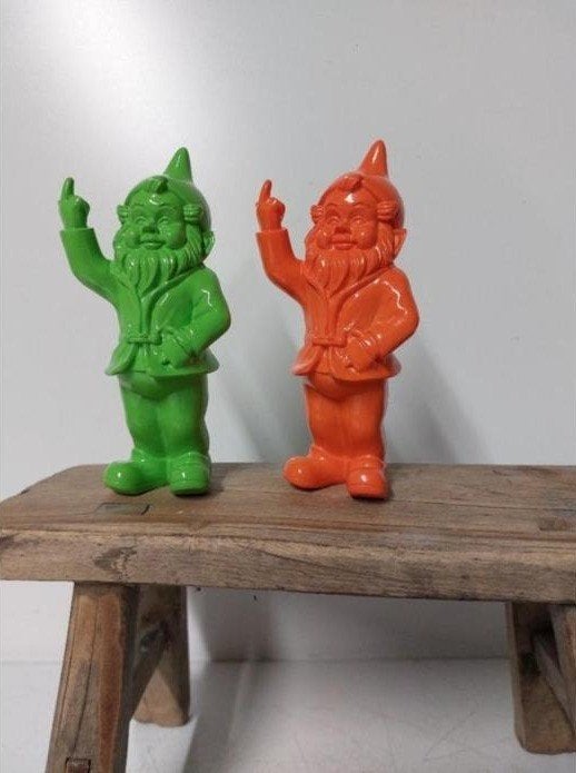 2 ondeugende kabouters groen en oranje, 16 cm, Tuin en Terras, Ophalen, Zo goed als nieuw, Kunststof, Tuinkabouter