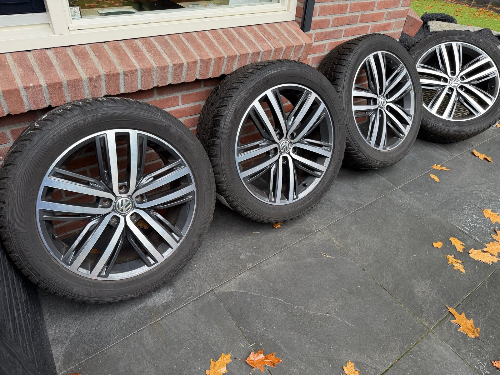 Originele VW Tiguan Auckland 19”  winterbanden 6-7 mm, Gebruikt, Banden en Velgen, Winterbanden, 235 mm