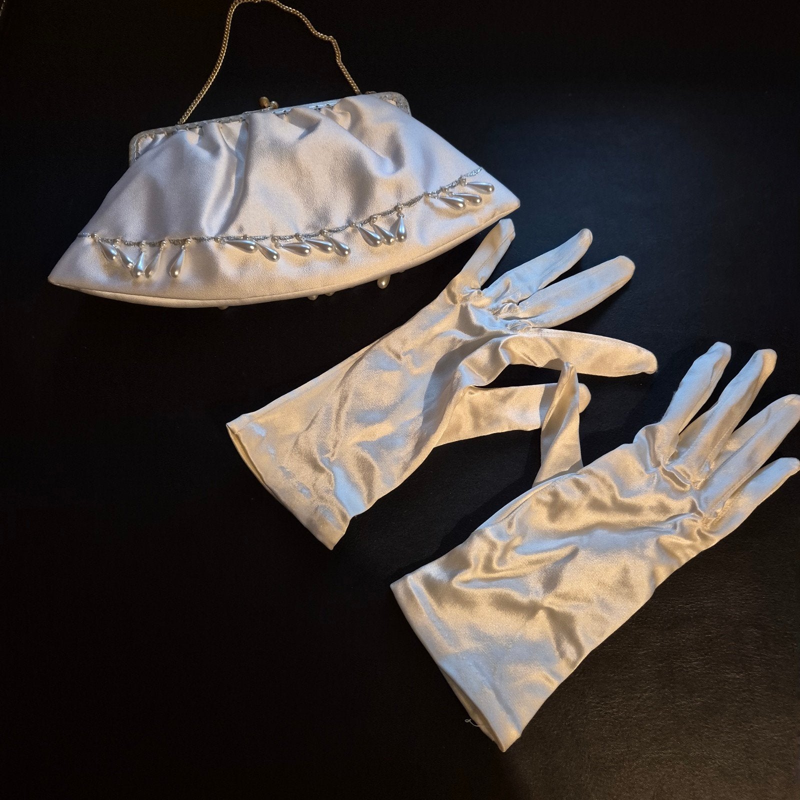 Vintage Avondtasje met Handschoenen - Wit Satijn, Ophalen of Verzenden, Zo goed als nieuw, Wit, Avondtasje